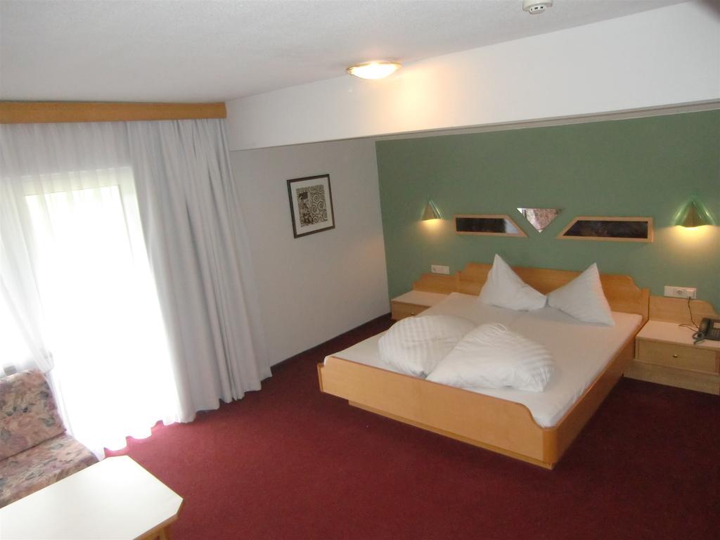 Hotel Alpenfriede 제르젠스 외부 사진