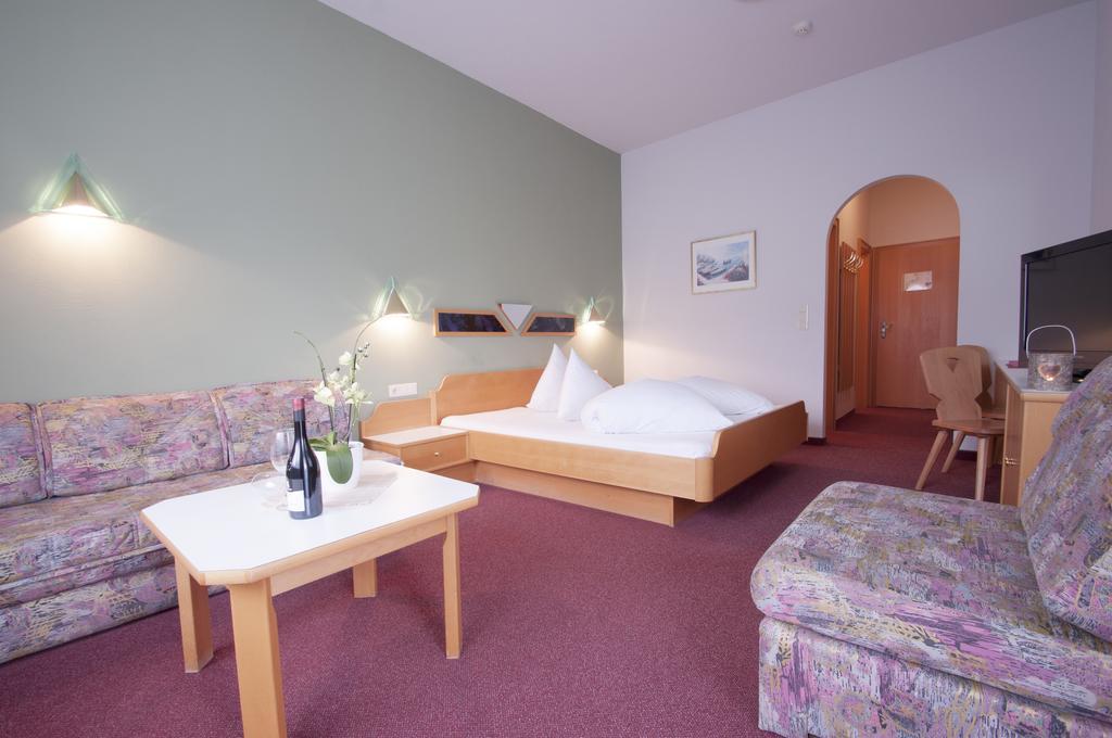 Hotel Alpenfriede 제르젠스 외부 사진