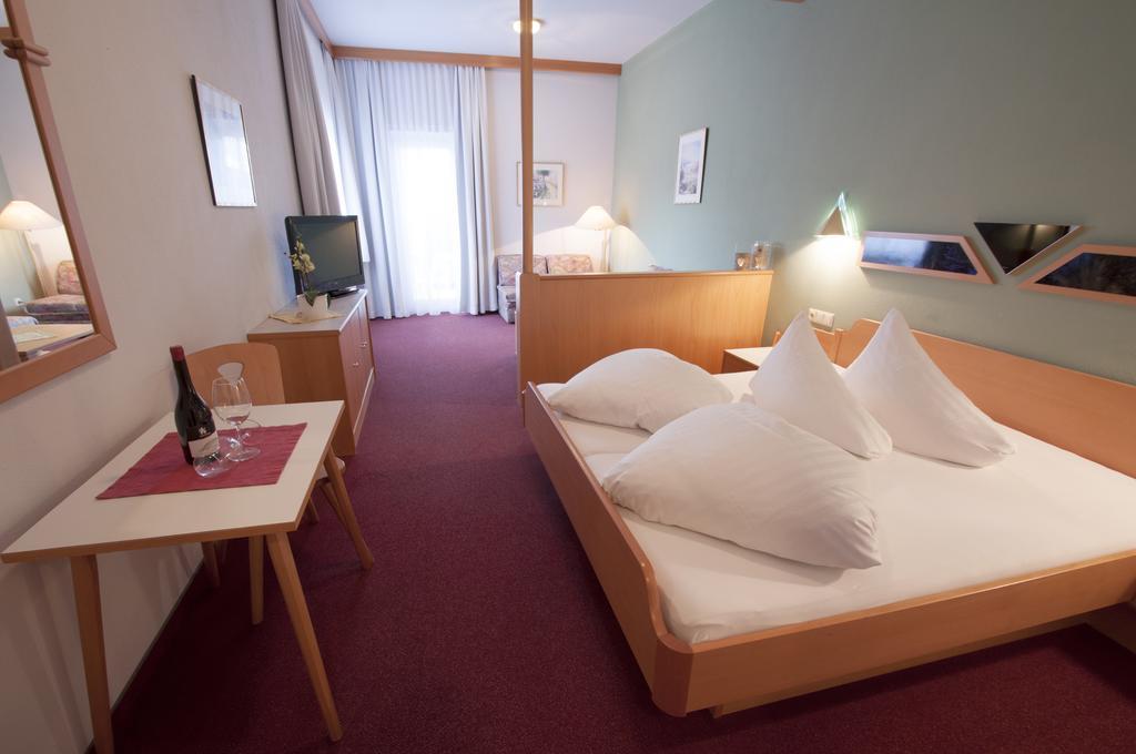 Hotel Alpenfriede 제르젠스 외부 사진