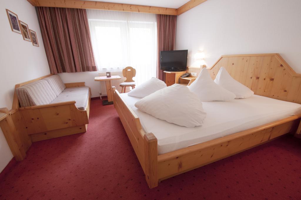 Hotel Alpenfriede 제르젠스 외부 사진