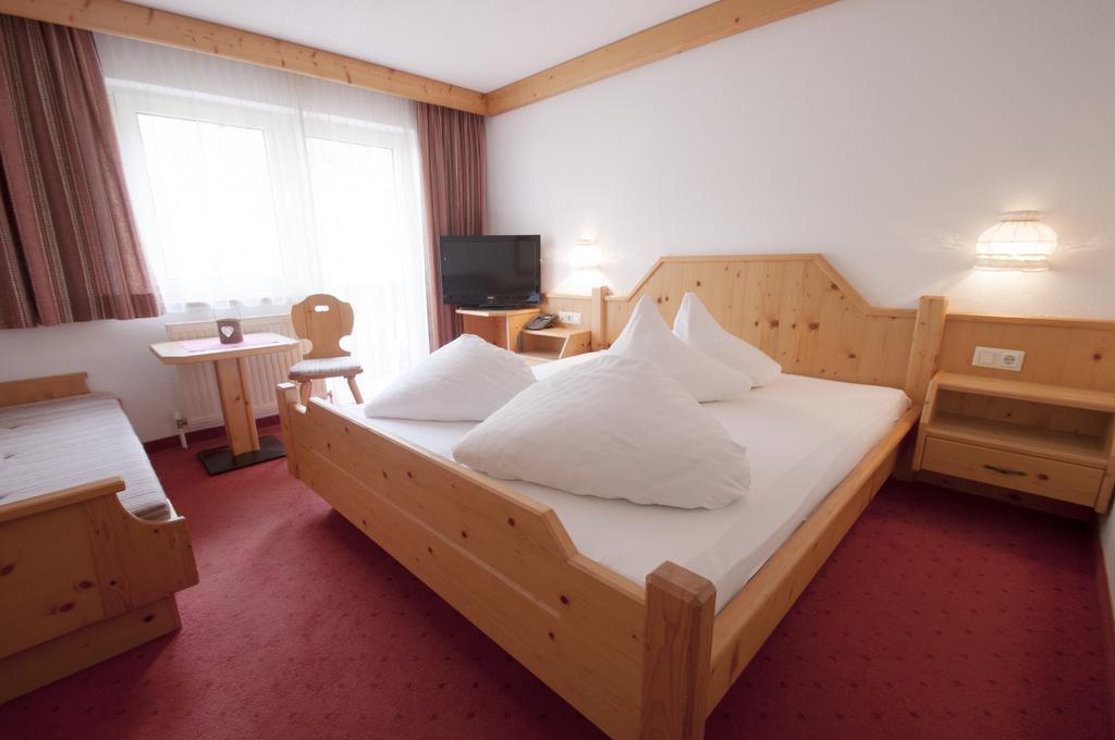 Hotel Alpenfriede 제르젠스 외부 사진