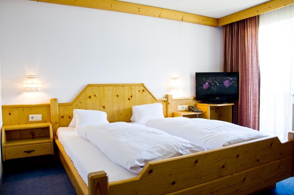 Hotel Alpenfriede 제르젠스 외부 사진